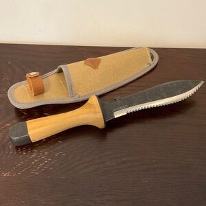 Barebones Black and Tan Japanese Hori Hori Gardening Knife with Holster